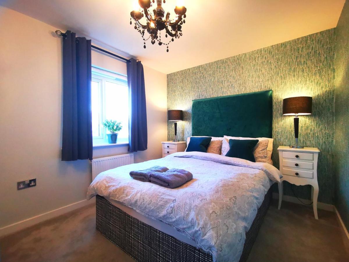 The Lawnswood - Central Manchester Holiday Home With Free Parking Экстерьер фото