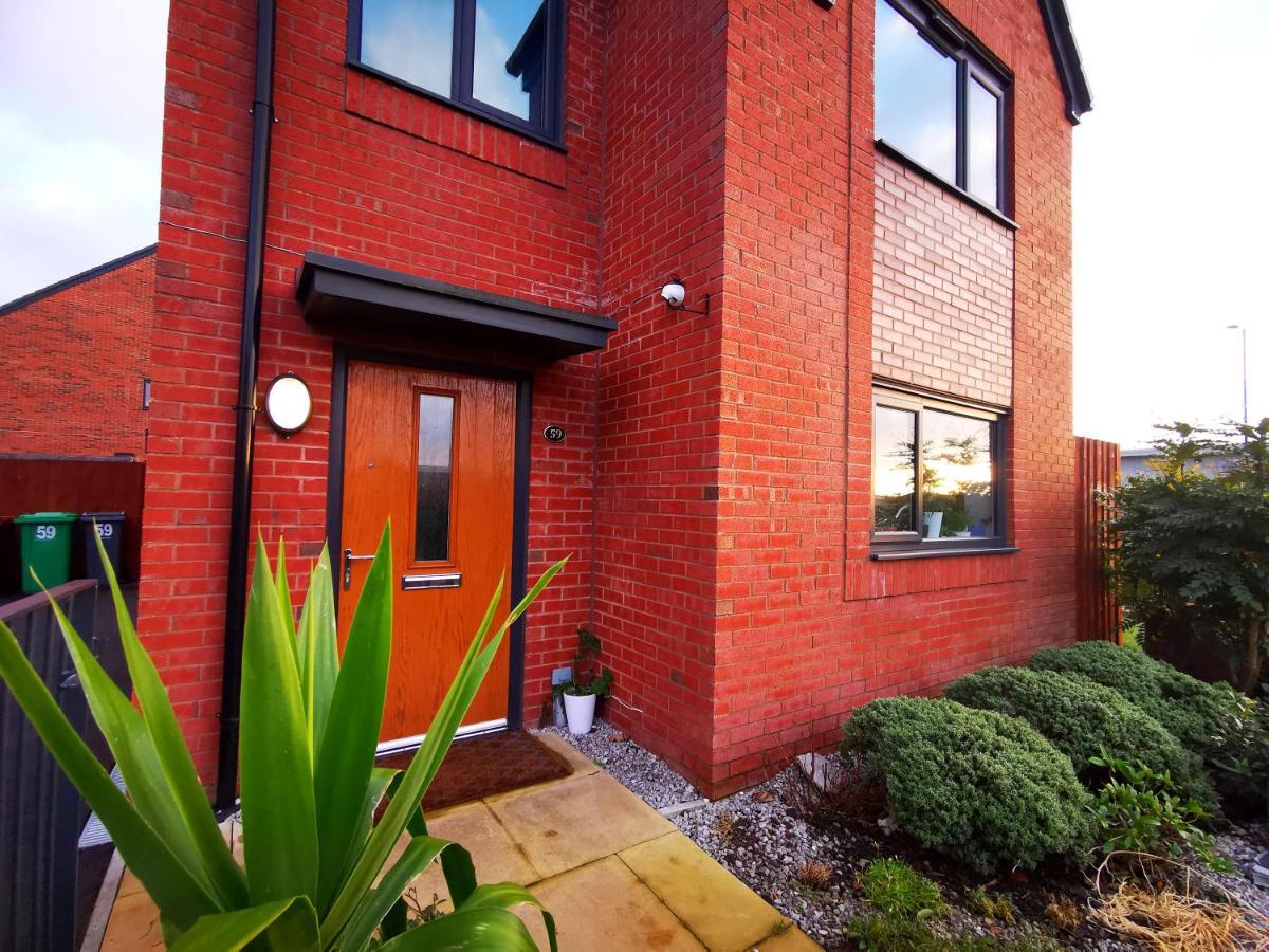 The Lawnswood - Central Manchester Holiday Home With Free Parking Экстерьер фото