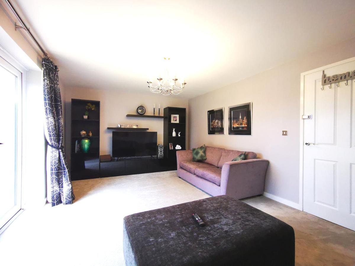 The Lawnswood - Central Manchester Holiday Home With Free Parking Экстерьер фото